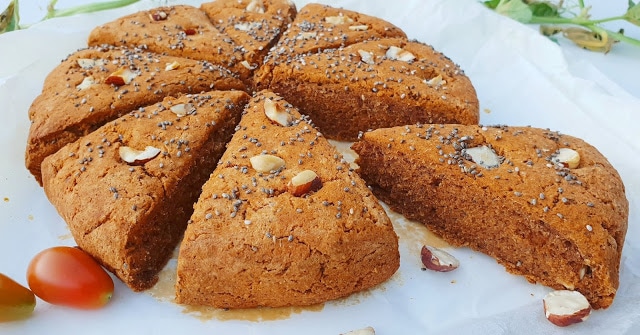 SCONES SALÉS TOMATE/NOISETTES ET CAJOU (vegan/ végétalien - sans gluten)