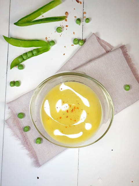velouté aux cosses de petits pois et crème de coco