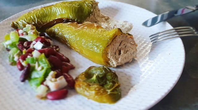 PIMENT DOUX FARCIS AUX FANES D'OIGNONS NOUVEAUX ET À L'AIL DES OURS (végétalien-sans lactose-sans gluten)