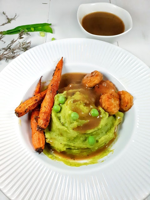 Purée de petits pois frais, carottes confites et sauce gourmande (végétarien, sans lactose)
