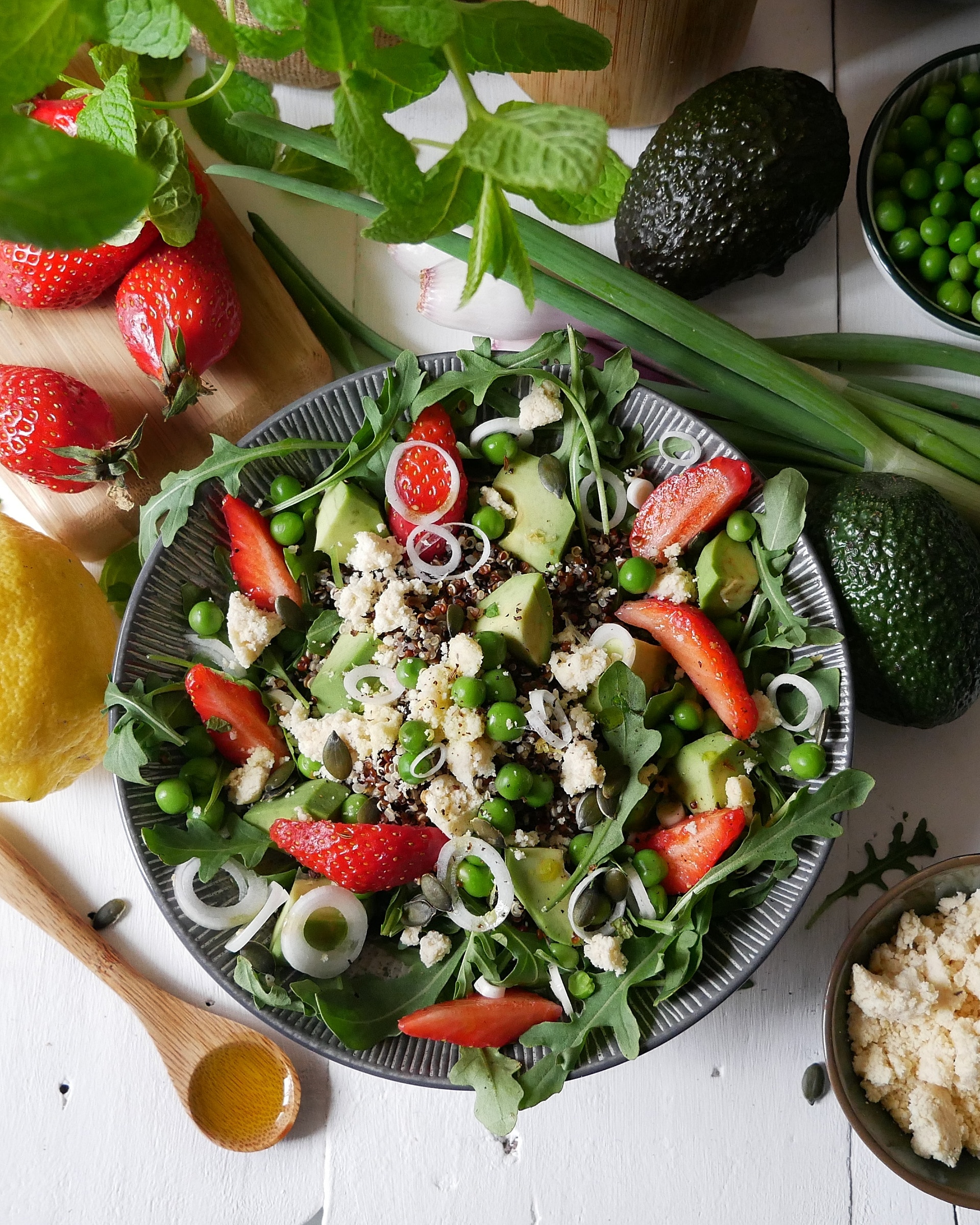 taboulé quinoa aux petits pois frais, avocat & fraises