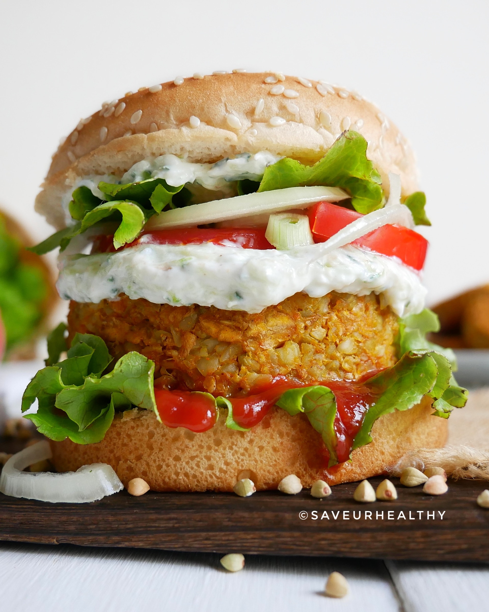 BURGER végétarien steak sarrasin & tzatziki